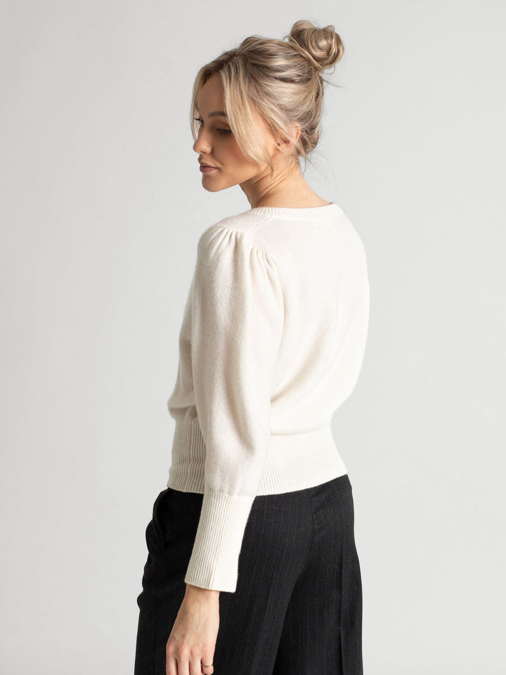 Cashmere sweater "Swan". Puff sleeve, 100% pure cashmere from Kashmina. Color: white