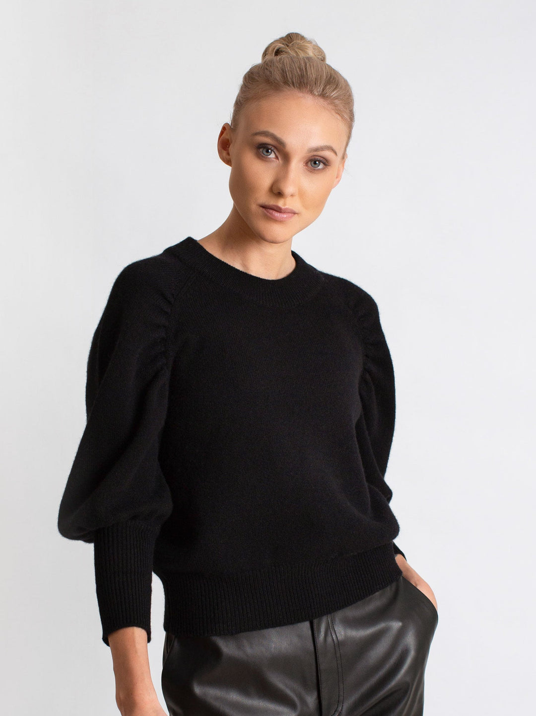 Cashmere sweater "Aurora" - black - 100% pure Cashmere - Scandinavian design - Kashmina of Norway