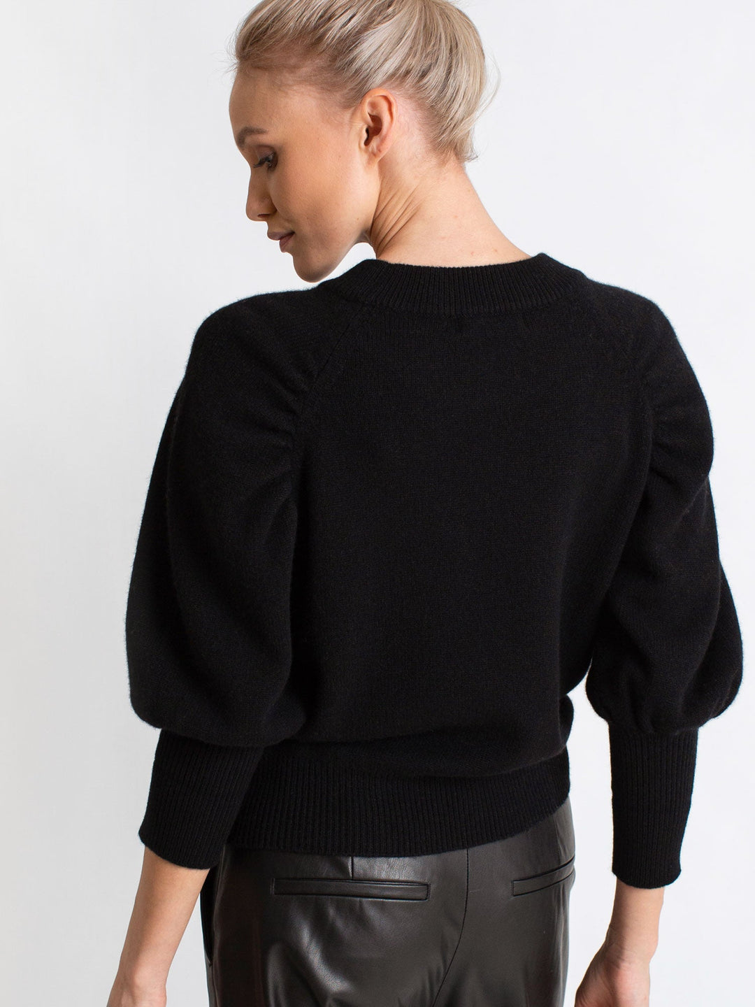 Cashmere sweater "Aurora" - black - 100% pure Cashmere - Scandinavian design - Kashmina of Norway