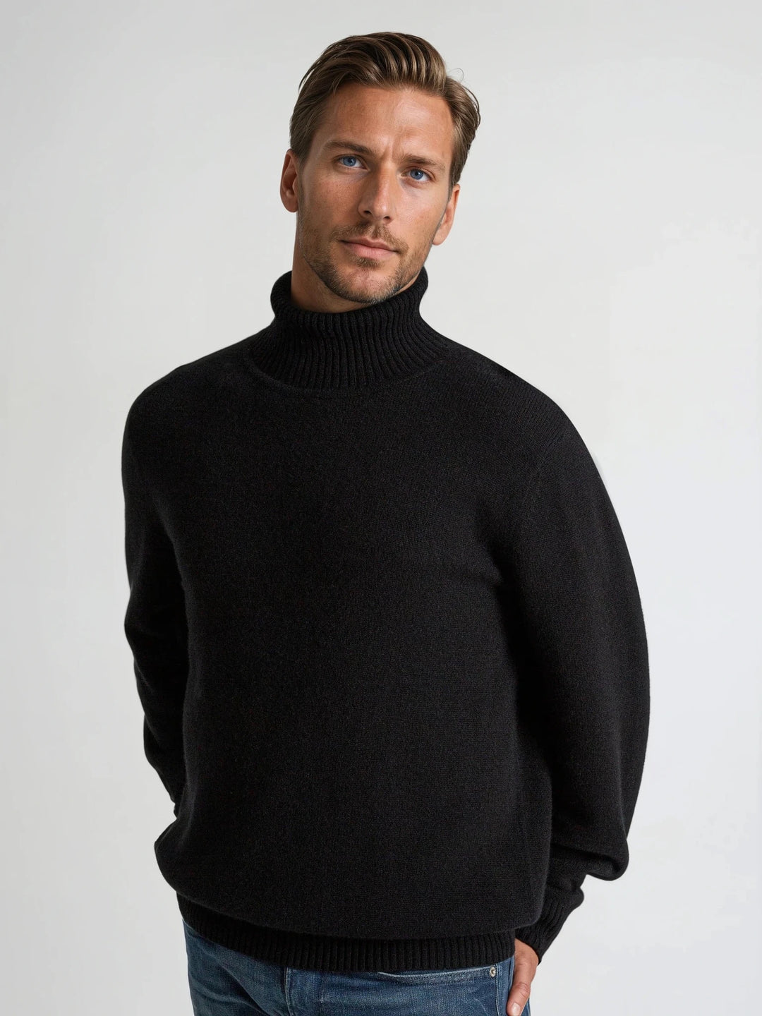 Turtle neck cashmere sweater in 100% pure cashmere. Scandinavian design by Kashmina. Color: Black