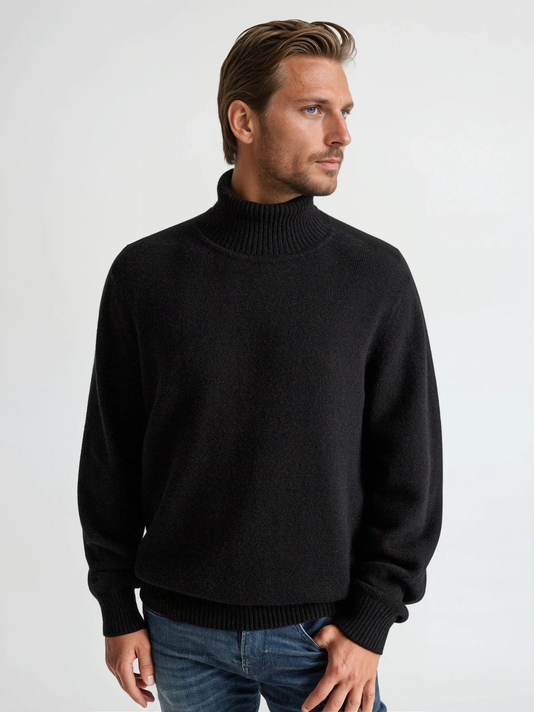 Turtle neck cashmere sweater in 100% pure cashmere. Scandinavian design by Kashmina. Color: Black