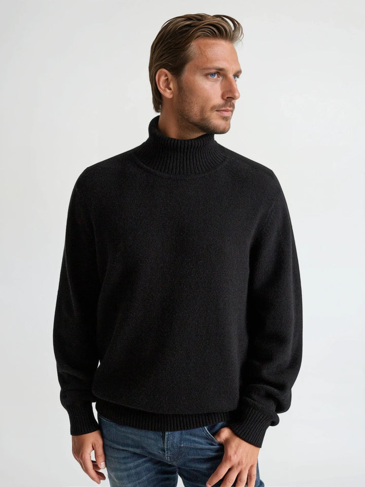 Turtle neck cashmere sweater in 100% pure cashmere. Scandinavian design by Kashmina. Color: Black