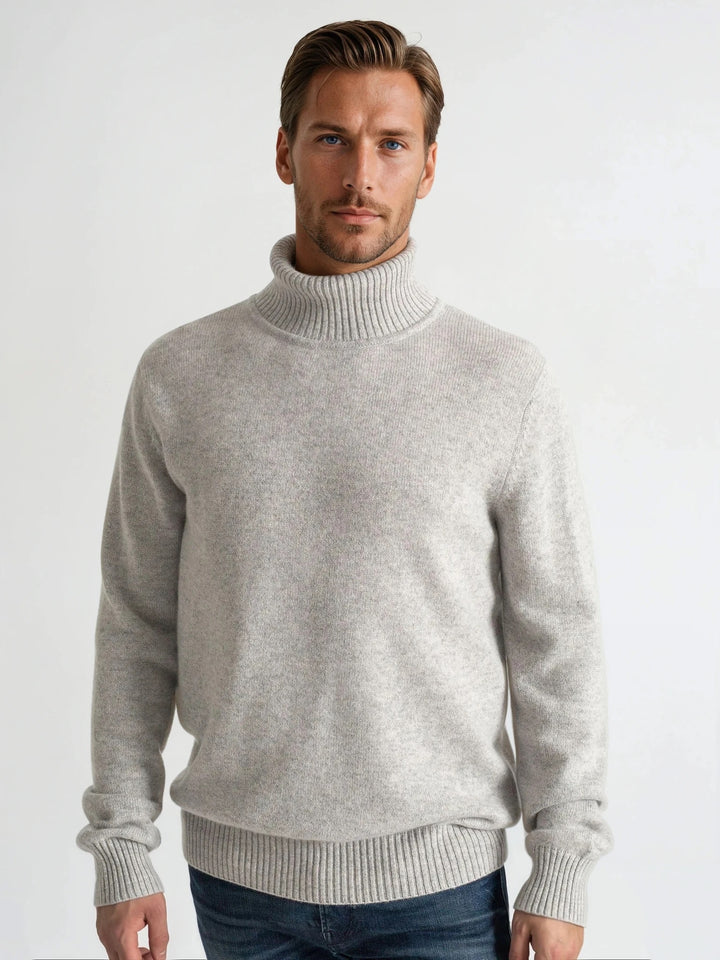 Turtle neck cashmere sweater in 100% pure cashmere. Scandinavian design by Kashmina. Color: Light Grey