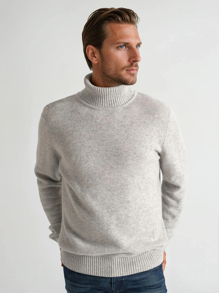 Turtle neck cashmere sweater in 100% pure cashmere. Scandinavian design by Kashmina. Color: Light Grey