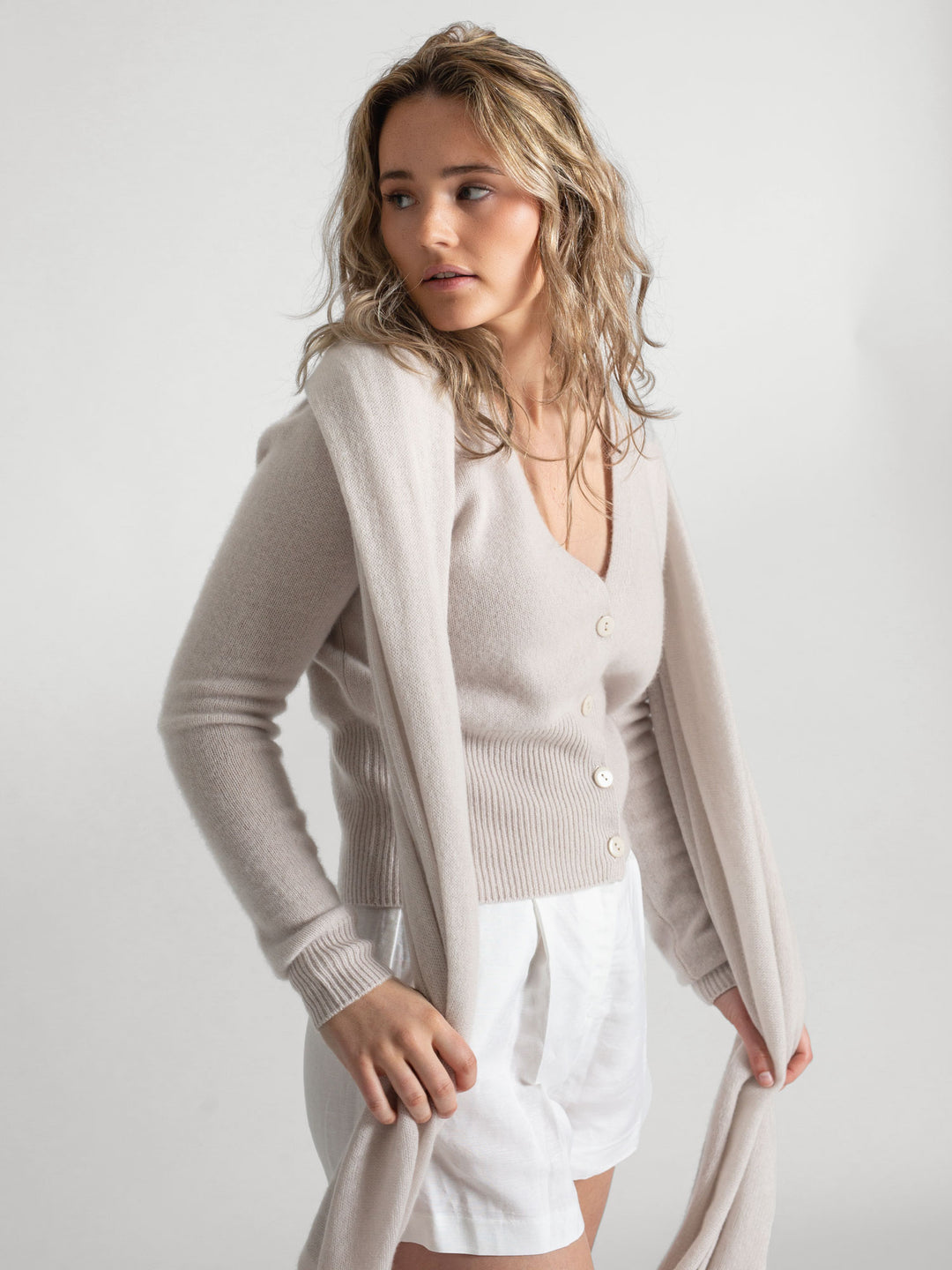  Cashmere cardigan puff sleeves, long sleeves, 100% pure cashmere, Scandinavian design, color: Cold Creme.