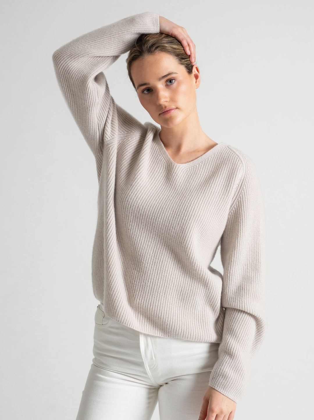 Rib knitted V-neck cashmere sweater in color: Cold Creme. 100% cashmere, Scandinavian design by Kashmina.