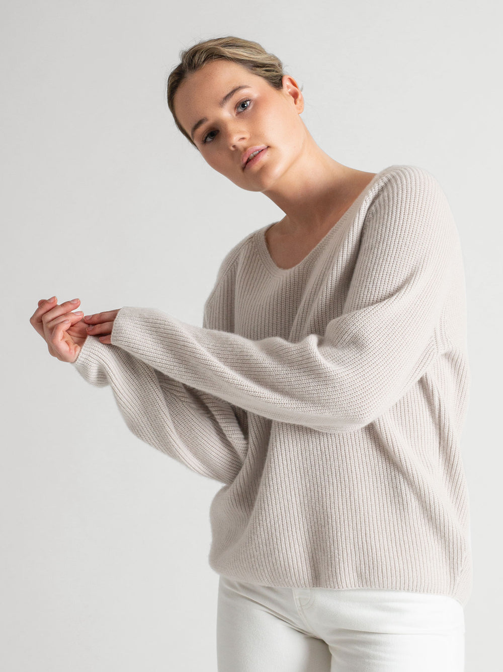 Rib knitted V-neck cashmere sweater in color: Cold Creme. 100% cashmere, Scandinavian design by Kashmina.