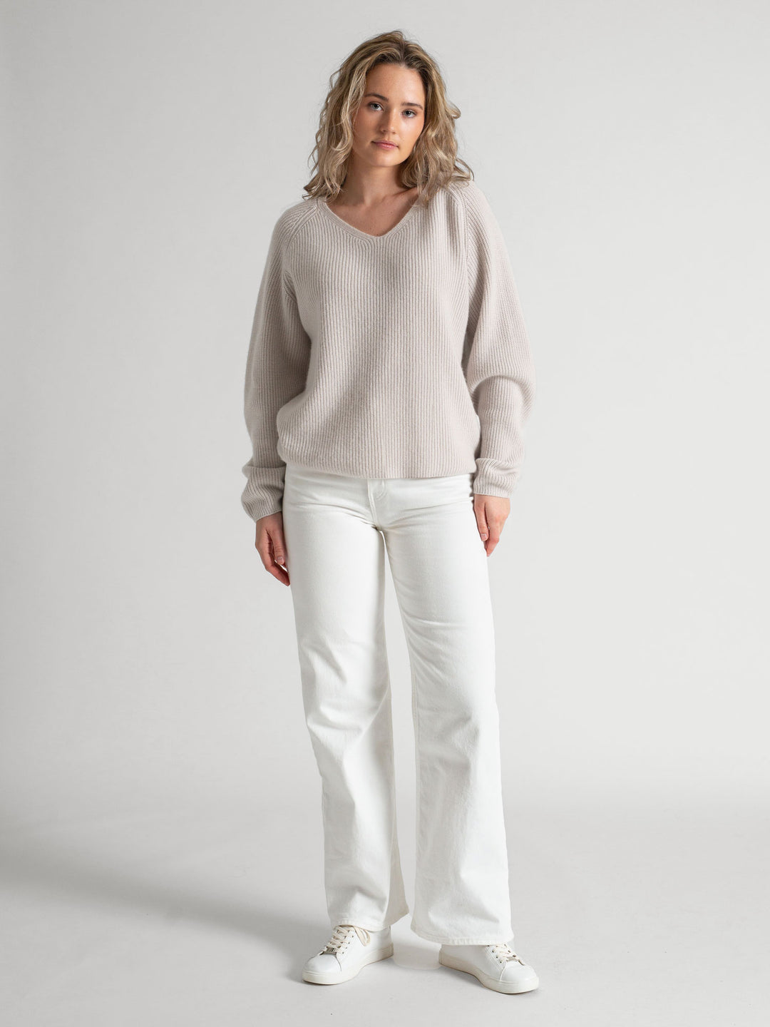 Rib knitted V-neck cashmere sweater in color: Cold Creme. 100% cashmere, Scandinavian design by Kashmina.