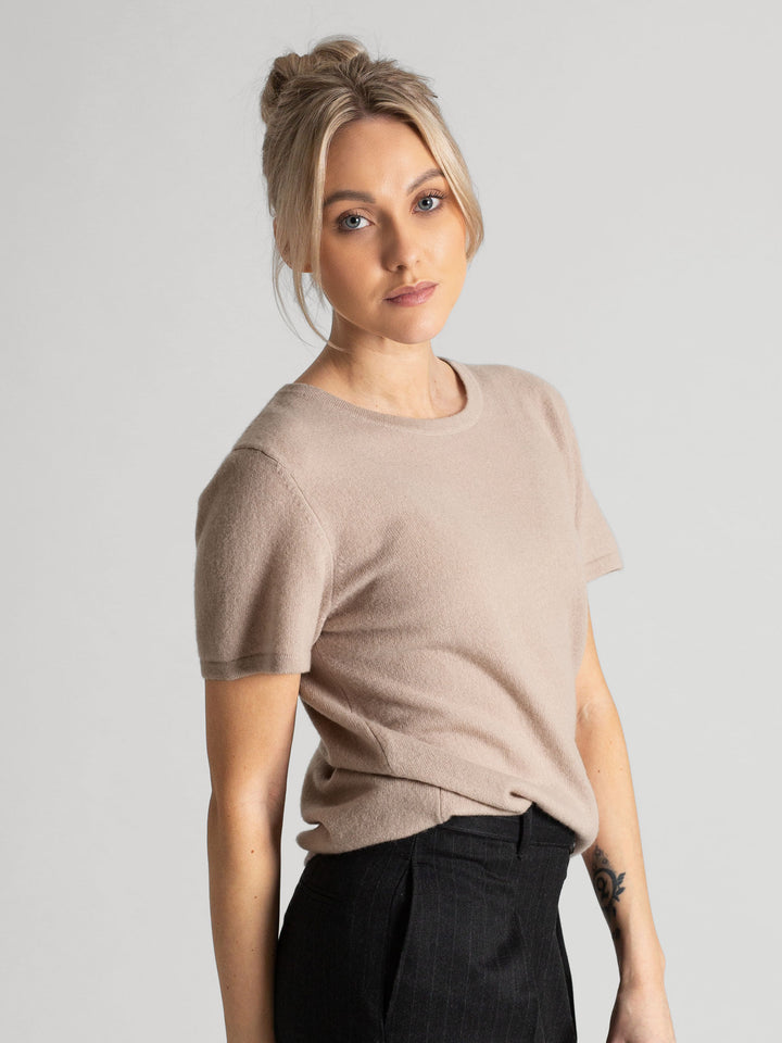 cashmere t-shirt tee shirt sustainable fashion luxury quality norwegian design. Color: Feather.