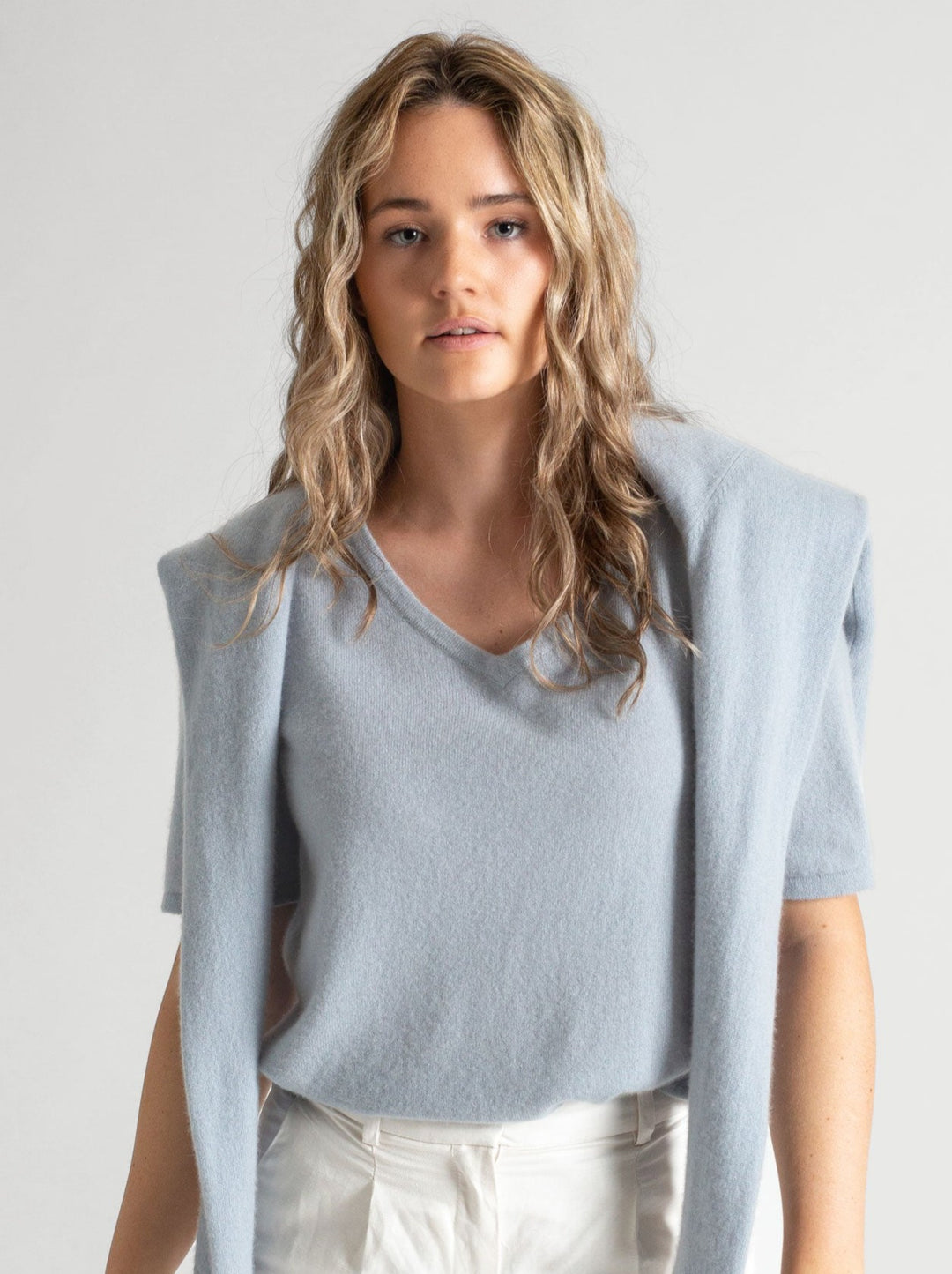 Cashmere T-shirt "Iben" 100% cashmere from Kashmina. Blue horizon