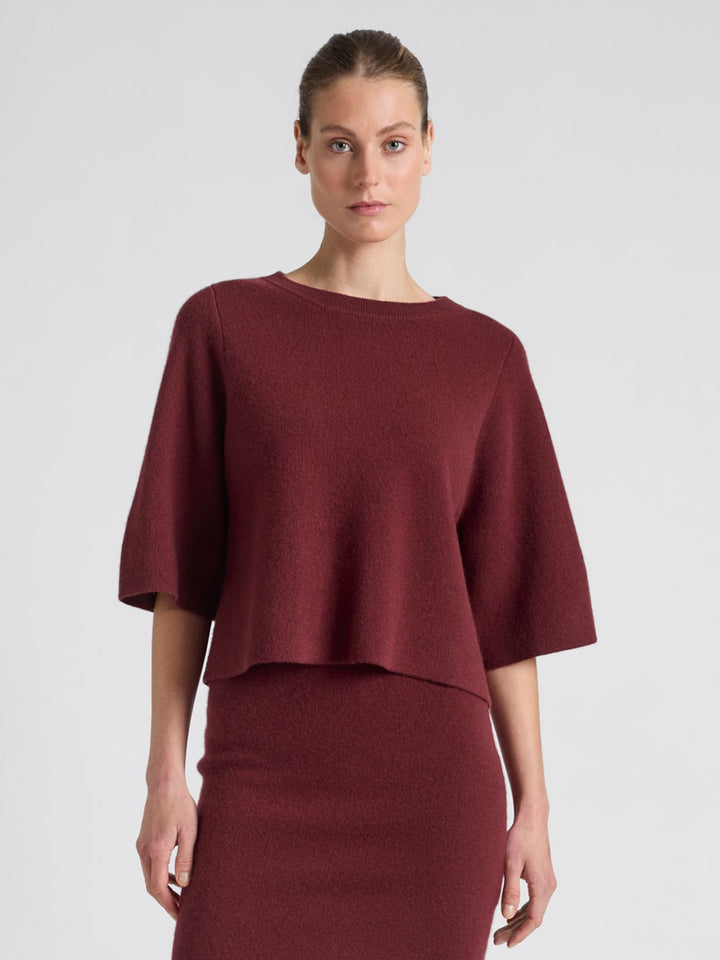 Cashmere sweater "Dina" in 100% pure cashmere. Scandinavian design by Kashmina. Color: Bordeaux.