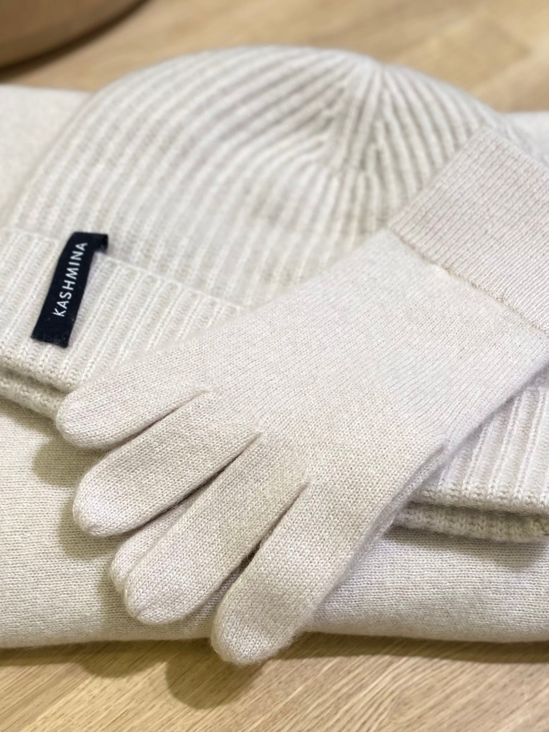 Cashmere mittens "Snow" - pearl - 100% pure Cashmere - Scandinavian design - Kashmina of Norway