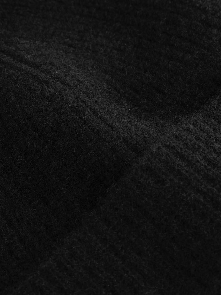 Cashmere beanie for men "Brage" in 100% pure cashmere. Scandinavian design by Kashmina. Color: Black.
