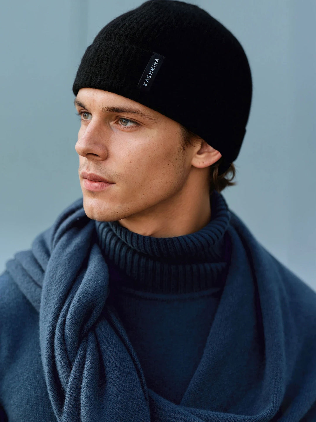 Cashmere beanie for men "Brage" in 100% pure cashmere. Scandinavian design by Kashmina. Color: Black.