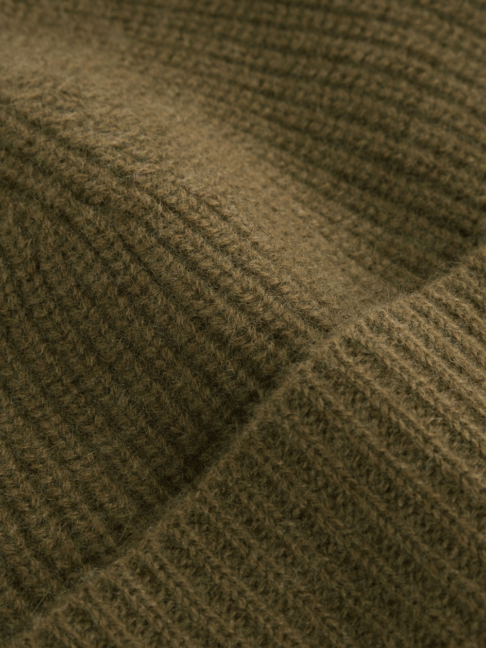 Cashmere beanie for men "Brage" in 100% pure cashmere. Scandinavian design by Kashmina. Color: Hunter.