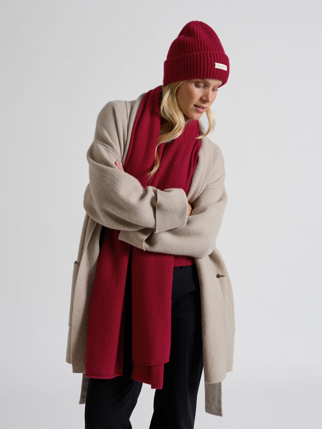 Cashmere beanie in 100% pure cashmere. Scandinavian design by Kashmina. Color: Aroma Red.