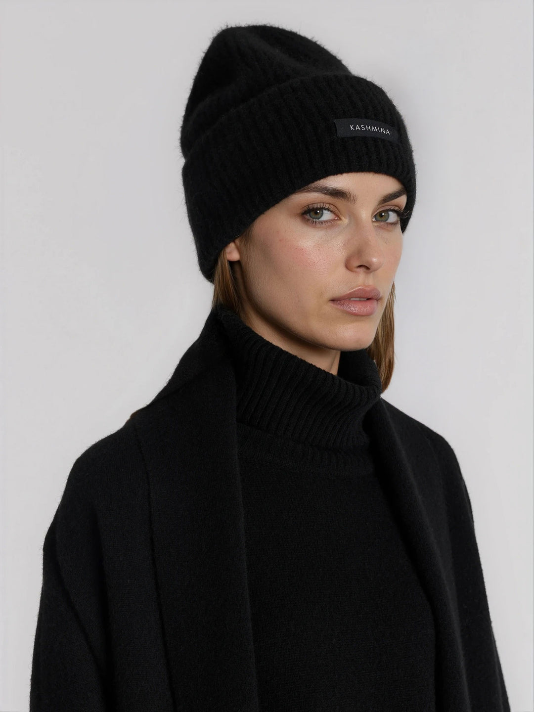 Cashmere beanie in 100% pure cashmere. Scandinavian design by Kashmina. Color: Black.