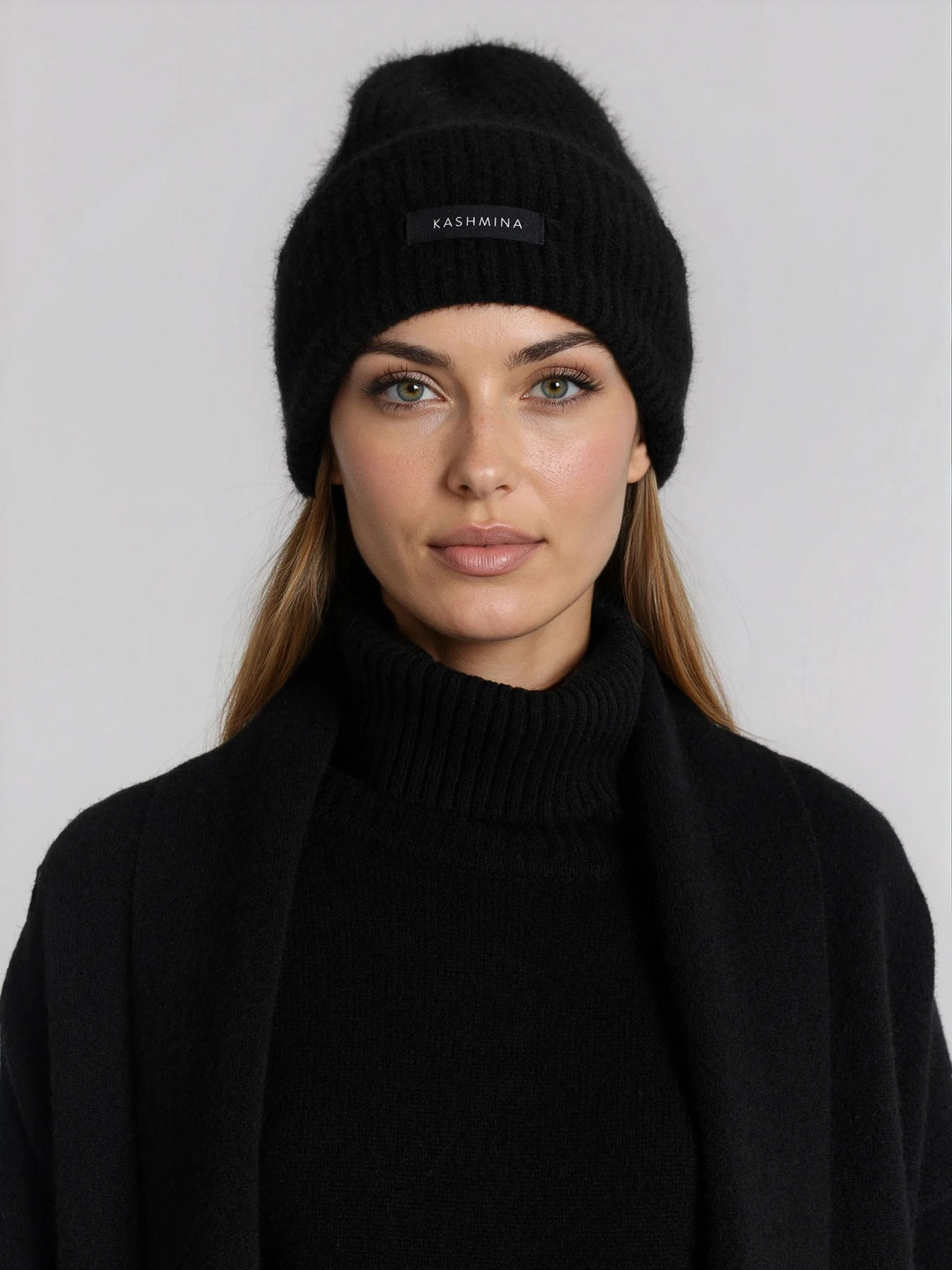 Cashmere beanie in 100% pure cashmere. Scandinavian design by Kashmina. Color: Black.