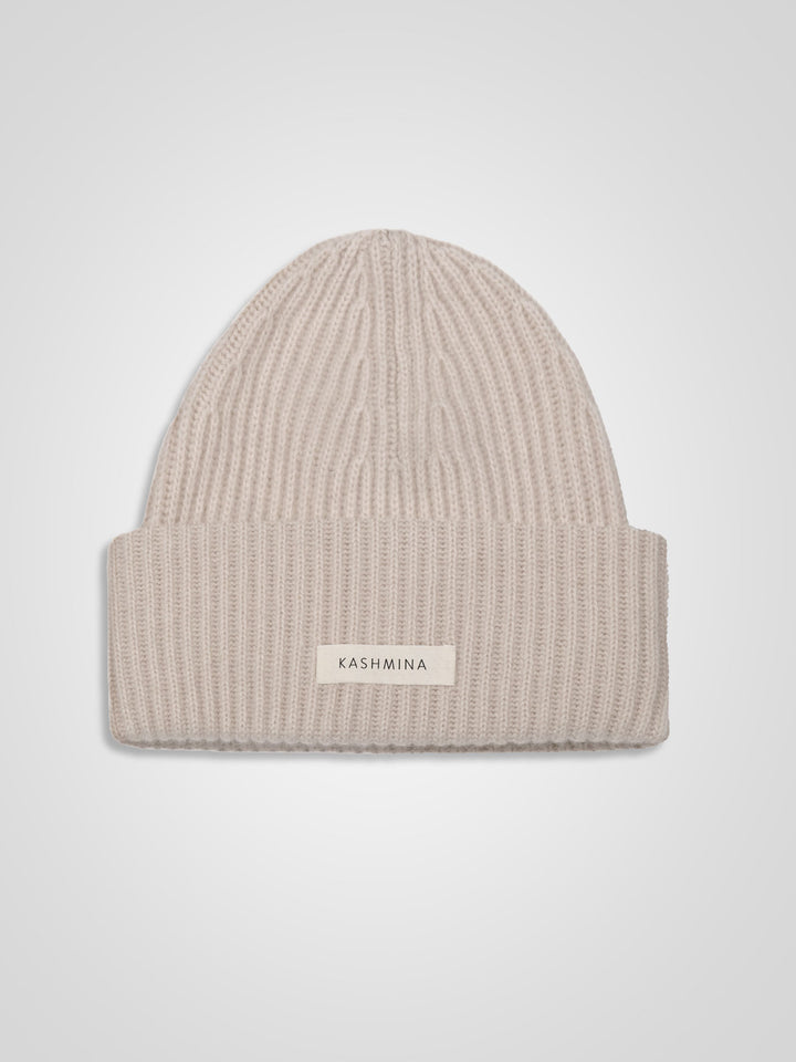 Cashmere beanie in 100% pure cashmere. Scandinavian design by Kashmina. Color: Cream.