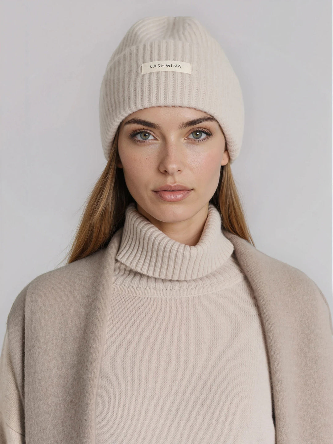 Cashmere beanie in 100% pure cashmere. Scandinavian design by Kashmina. Color: Cream.