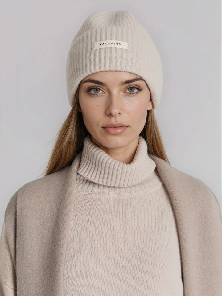 Cashmere beanie in 100% pure cashmere. Scandinavian design by Kashmina. Color: Cream.