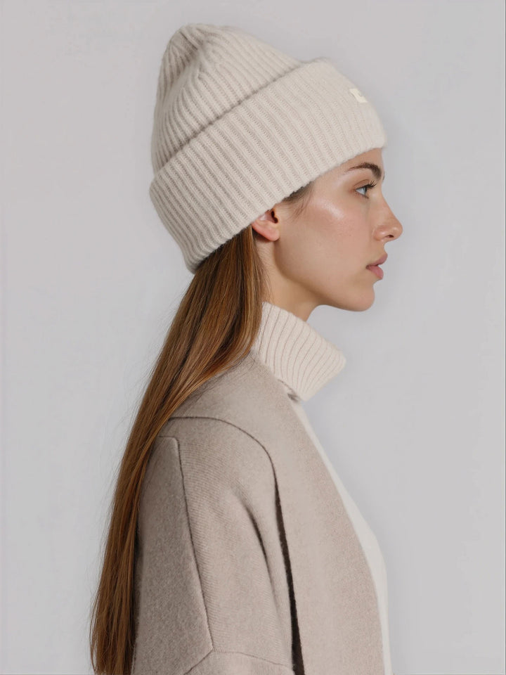 Cashmere beanie in 100% pure cashmere. Scandinavian design by Kashmina. Color: Cream.