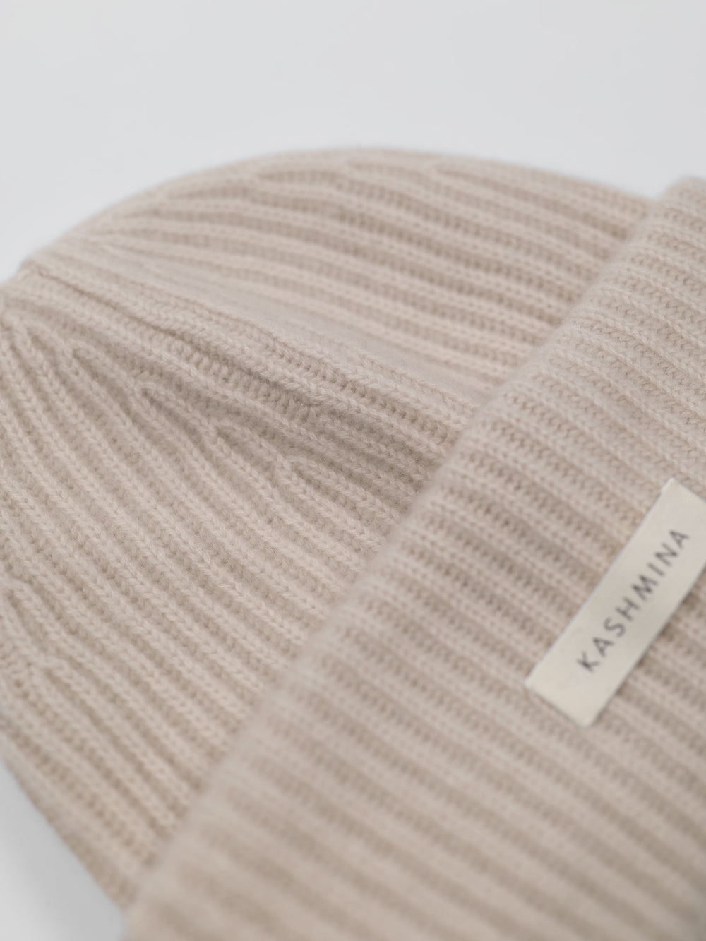 Cashmere beanie in 100% pure cashmere. Scandinavian design by Kashmina. Color: Cream.