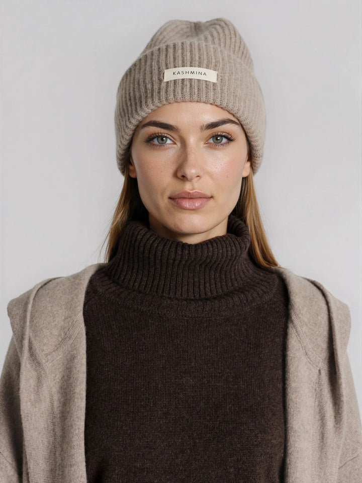 Cashmere beanie in 100% pure cashmere. Scandinavian design by Kashmina. Color: Toast.