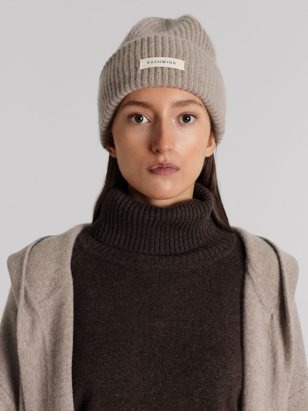 Cashmere beanie in 100% pure cashmere. Scandinavian design by Kashmina. Color: Toast.