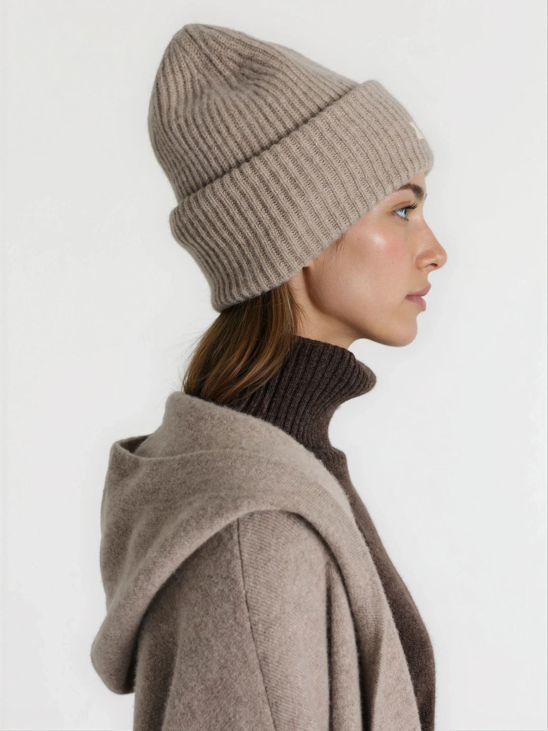 Cashmere beanie in 100% pure cashmere. Scandinavian design by Kashmina. Color: Toast.