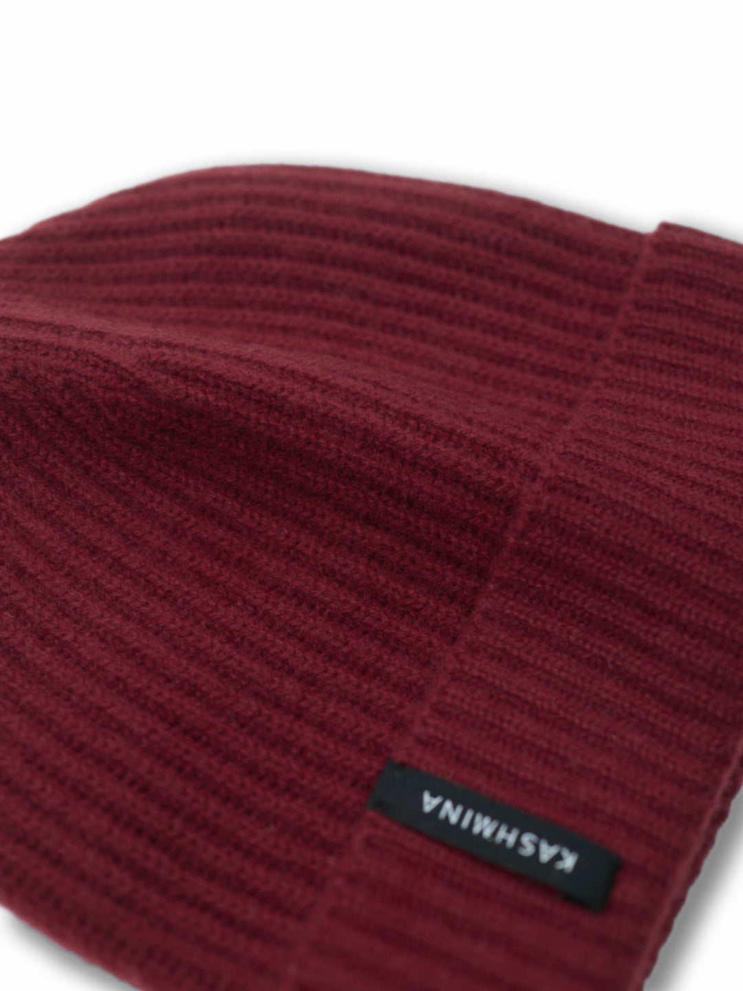 Cashmere beanie "Elli" in 100% pure cashmere. Color: Bordeaux. Scandinavian design by Kashmina.