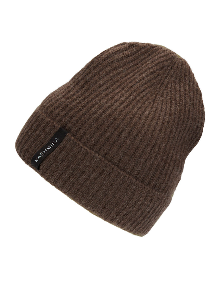 Cashmere cap "Elli" in 100% pure cashmere. Color: Dark Brown. Scandinavian design by Kashmina.