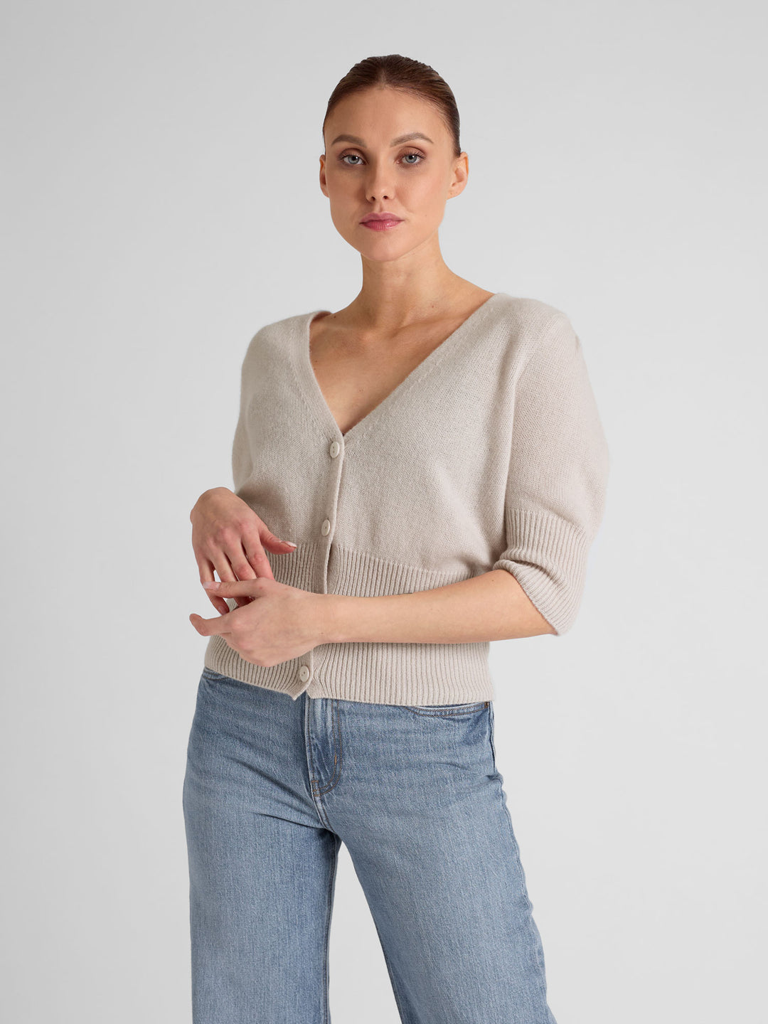 Cashmere cardigan "Grace" in 100% pure cashmere. Scandinavian design by Kashmina. Color: Pearl.