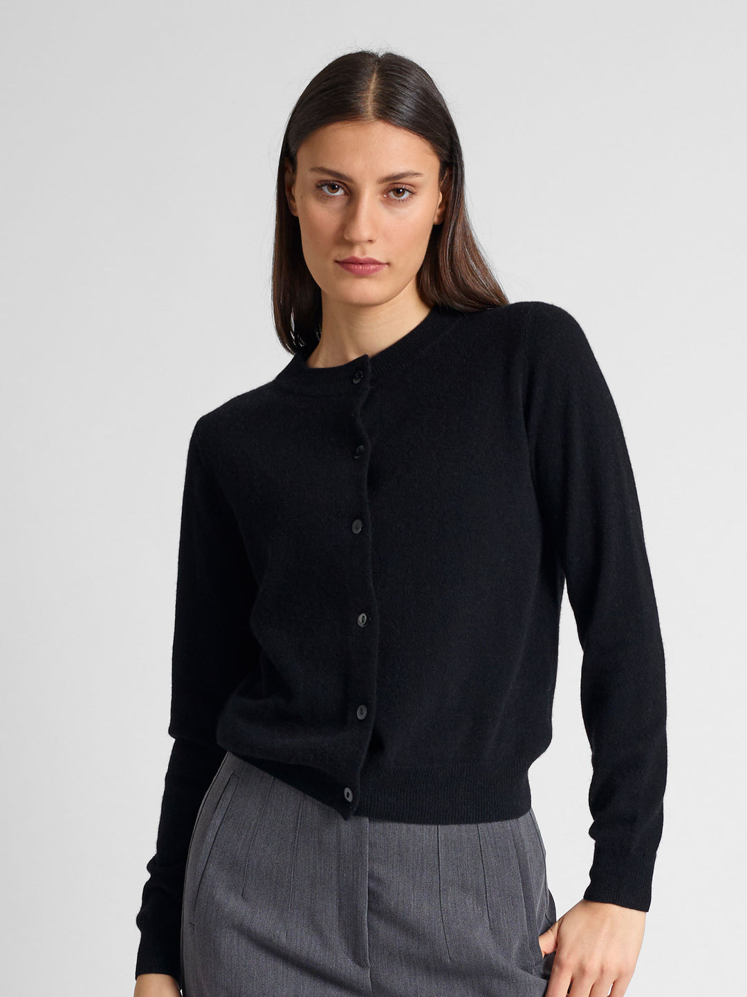 Cashmere cardigan "Ingrid" in 100% pure cashmere. Scandinavian design by Kashmina. Color: Black.,