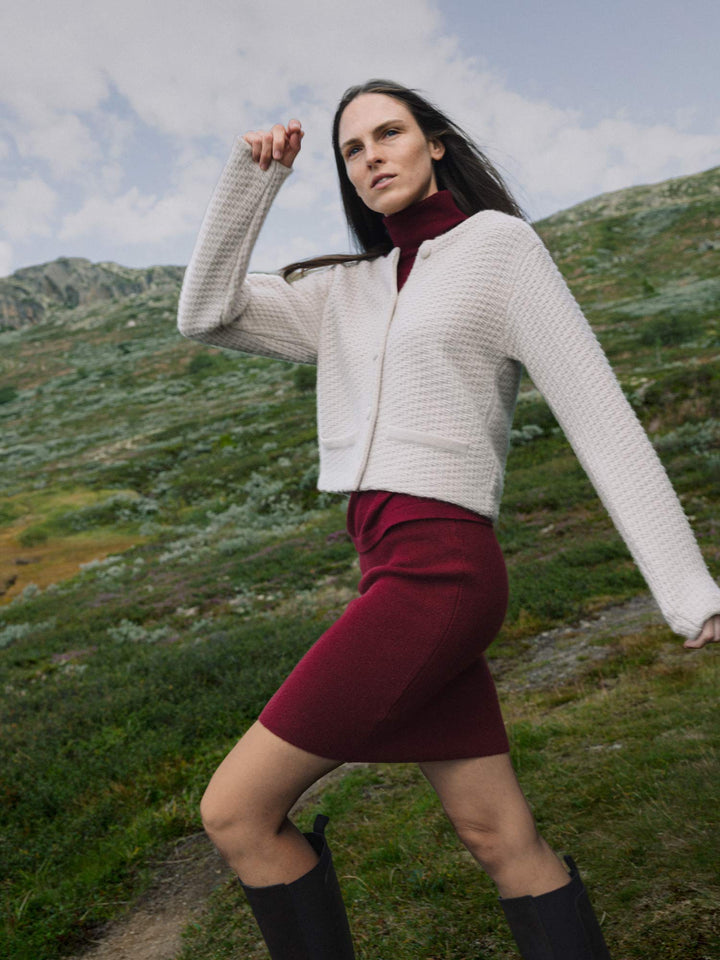Cashmere jacket "Luna" in 100% cashmere. Scandinavian design by Kashmina. Color: Cream.