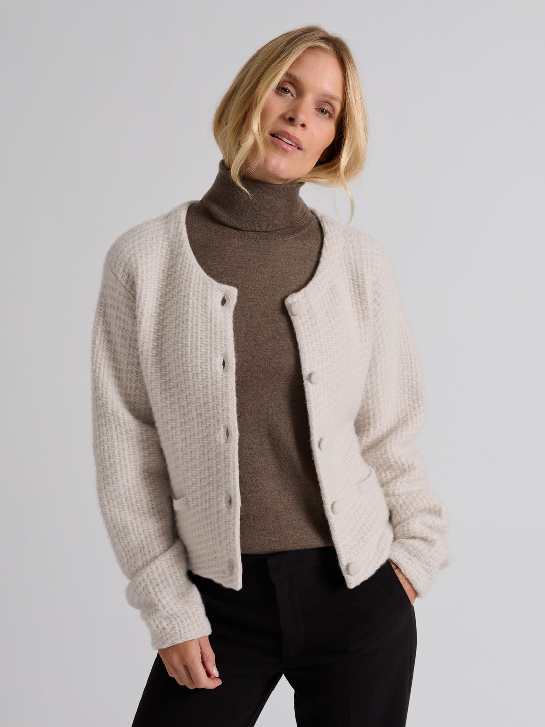 Cashmere jacket "Luna" in 100% cashmere. Scandinavian design by Kashmina. Color: Cream.