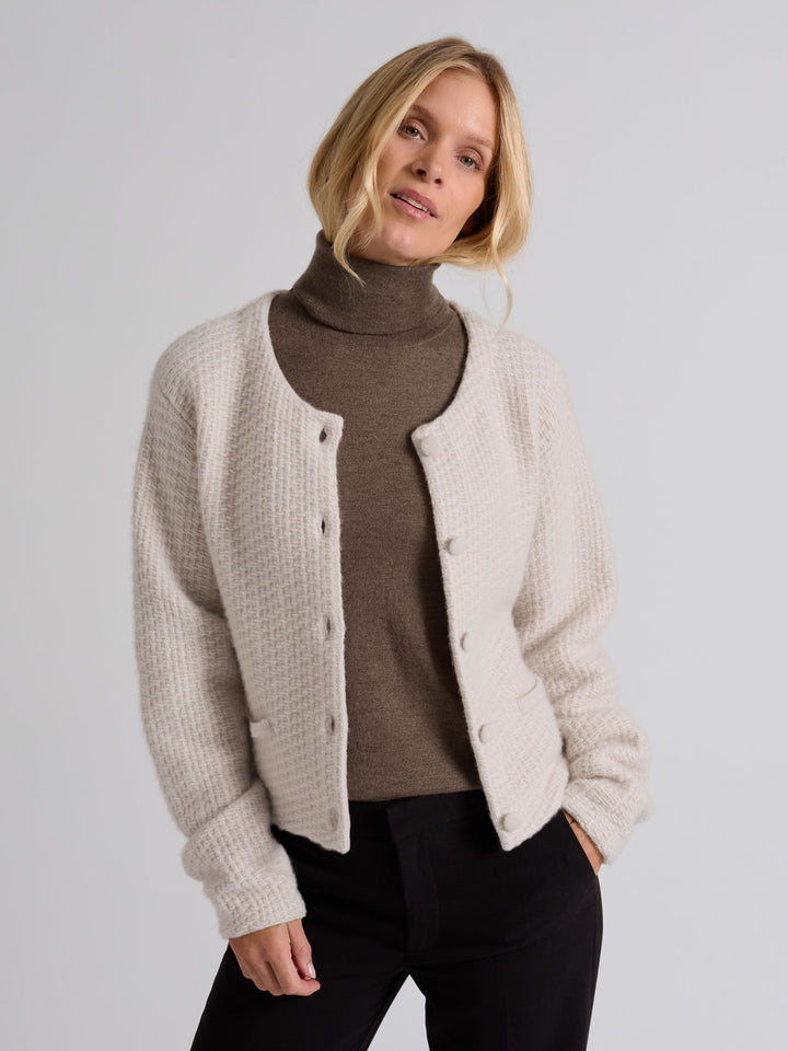 Cashmere jacket "Luna" in 100% cashmere. Scandinavian design by Kashmina. Color: Cream.