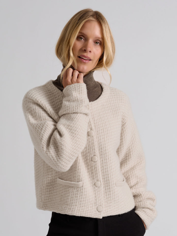 Cashmere jacket "Luna" in 100% cashmere. Scandinavian design by Kashmina. Color: Cream.