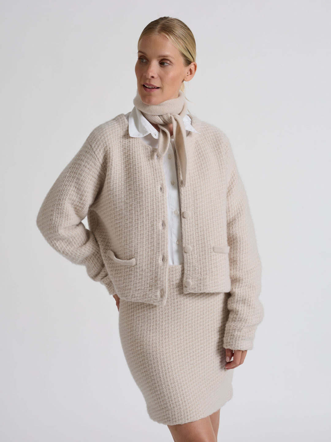 Cashmere jacket "Luna" in 100% cashmere. Scandinavian design by Kashmina. Color: Cream.