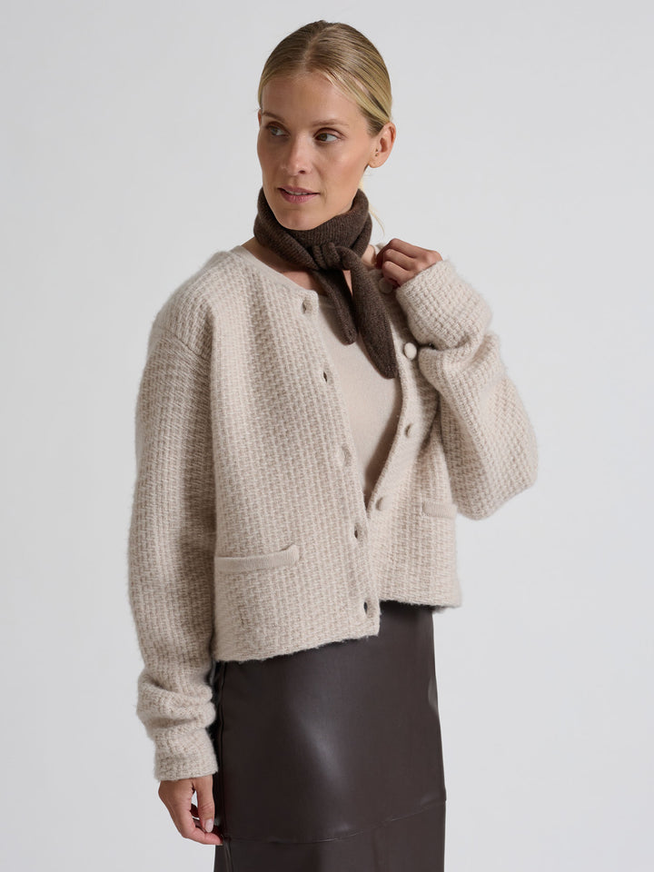 Cashmere jacket "Luna" in 100% cashmere. Scandinavian design by Kashmina. Color: Cream.