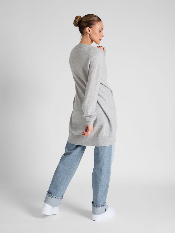 Cashmere cardigan "Lykke" 100% pure cashmere. Scandinavian design by Kashmina. Color: Light Grey