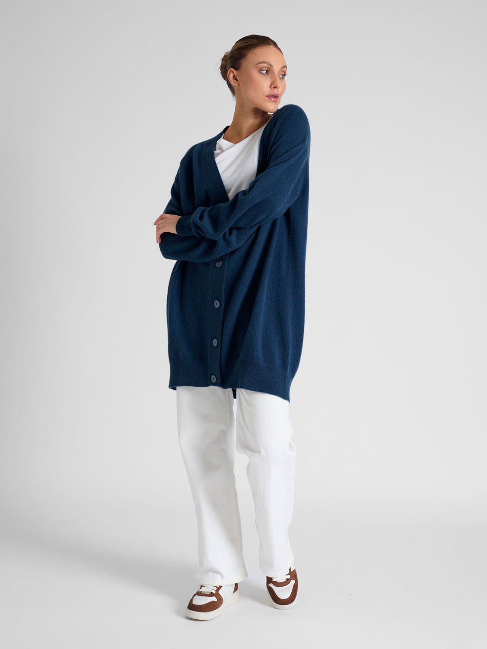 Cashmere cardigan "Lykke" 100% pure cashmere. Scandinavian design. Color: Mountain Blue.