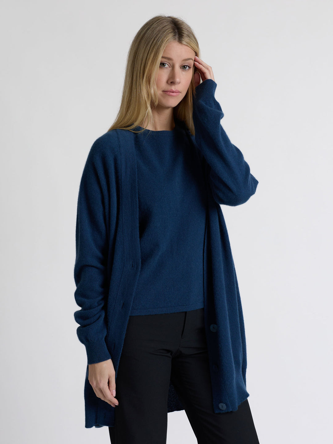Cashmere cardigan "Lykke" 100% pure cashmere. Scandinavian design. Color: Mountain Blue.