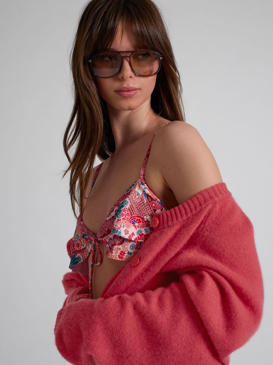 Cashmere cardigan "Randi" in 100% pure cashmere. Scandinavian design by Kashmina. Color: Coral.