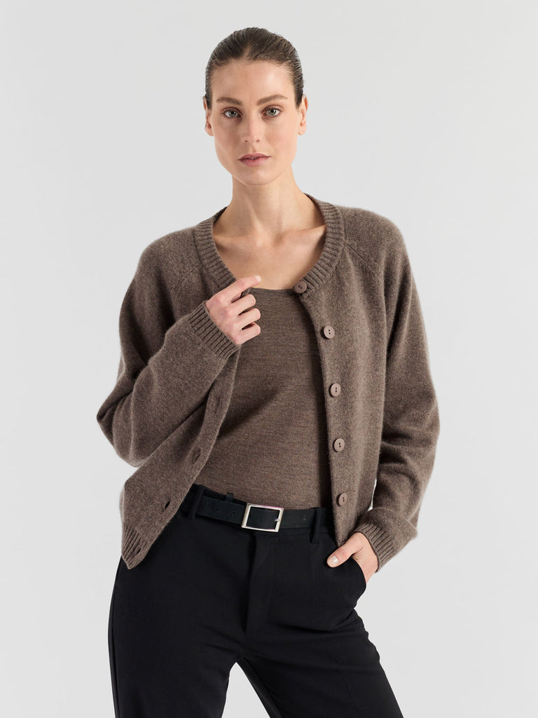 カーディガン Smith &amp; Telford  100%PURE CASHMERE Cashmere Sleeveless Cardigan in Oatmeal – Cad & The Dandy New York