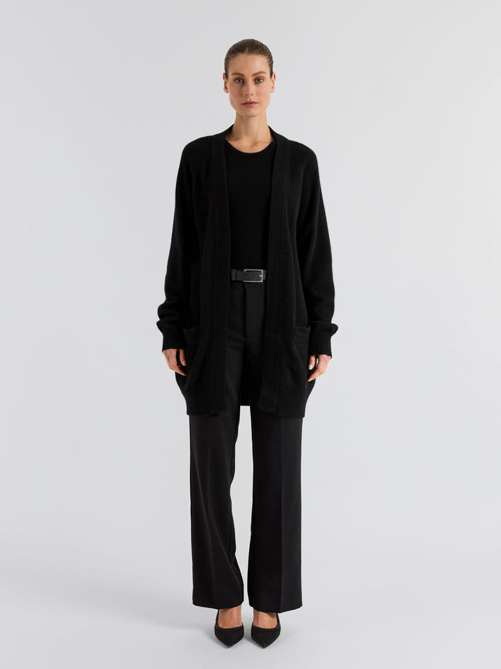 Cashmere cardigan "Solveig" in 100% pure cashmere. Scandinavian design by Kashmina. Color: Black.