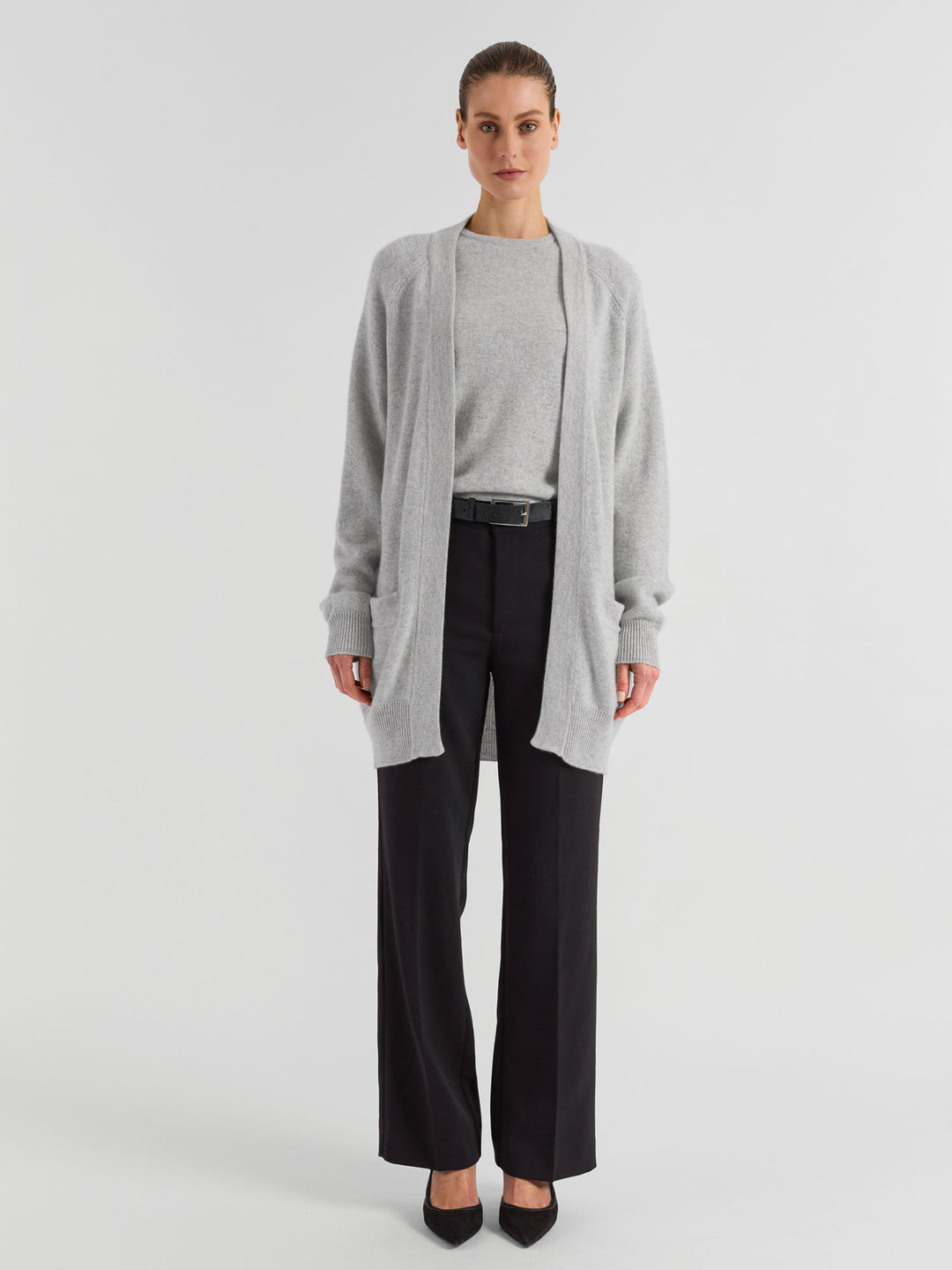 Cashmere cardigan "Solveig" in 100% pure cashmere. Scandinavian design by Kashmina. Color: Light grey.