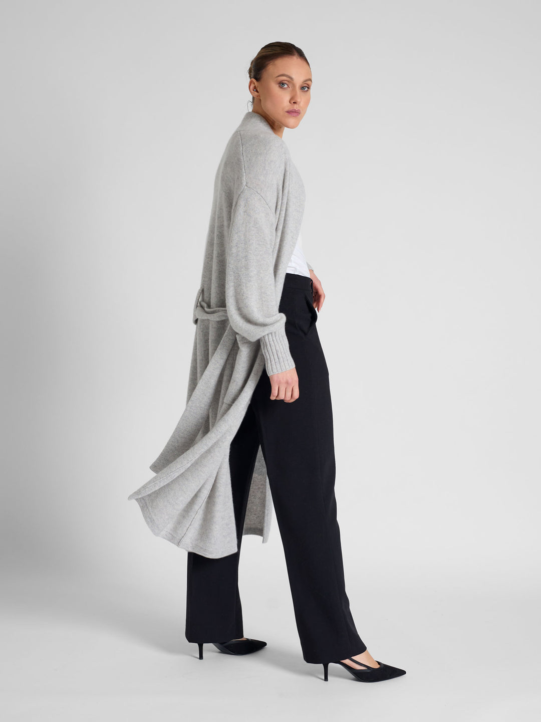 Cashmere coat "Trench" in 100% pure cashmere. Scandinavian design by Kashmina. Color:  Light Grey.