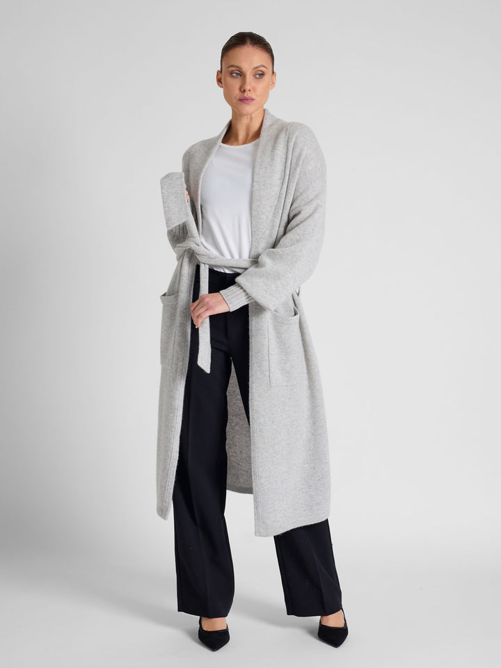 Cashmere coat "Trench" in 100% pure cashmere. Scandinavian design by Kashmina. Color:  Light Grey.