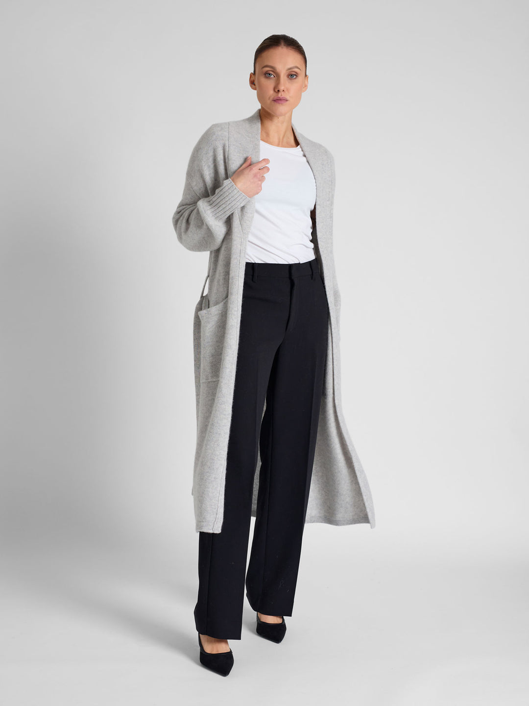 Cashmere coat "Trench" in 100% pure cashmere. Scandinavian design by Kashmina. Color:  Light Grey.